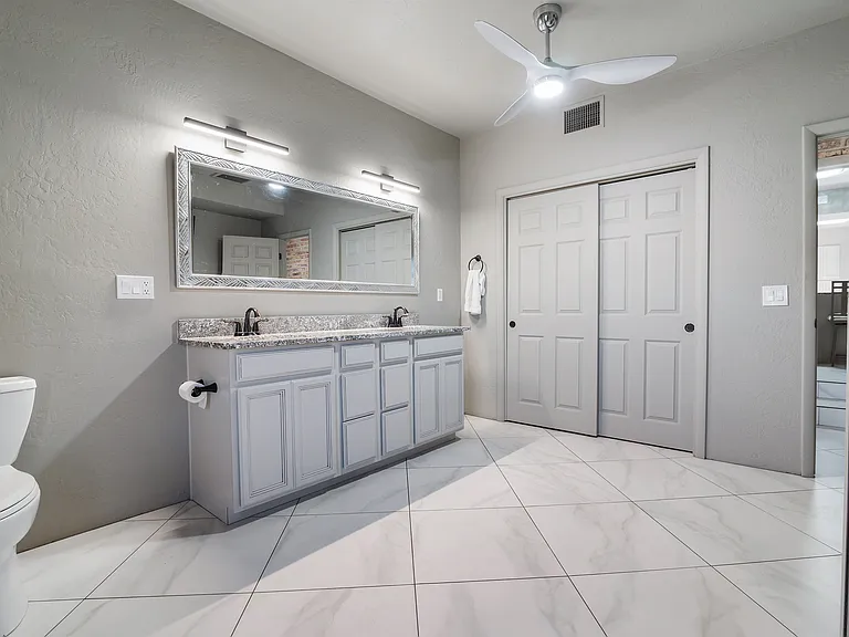 1101 W Roller Coaster Rd — Photo 37