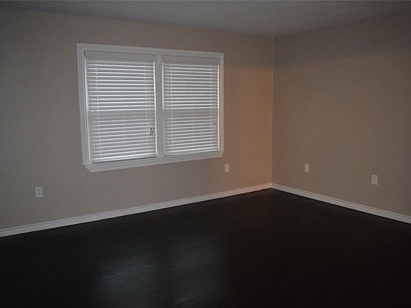 5th image of 310 Hillcrest St