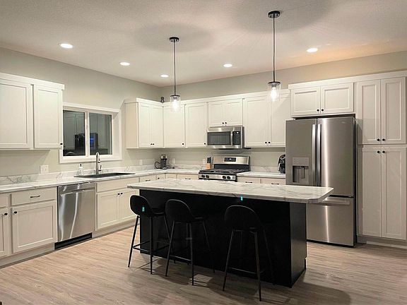 2nd image of 3601 Pinewood Dr