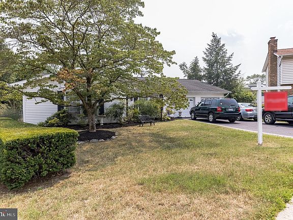 4th image of 1921 Cuire Dr