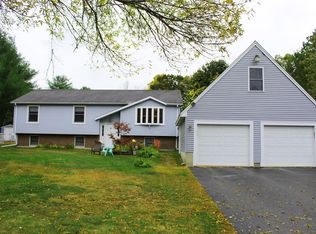 8 Evergreen Dr, Webster, MA 01570
