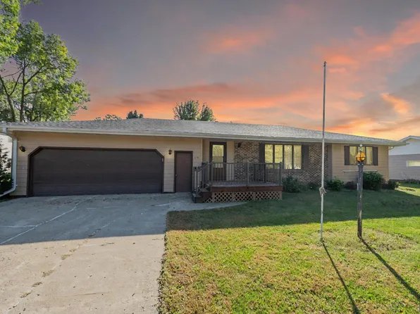 310 N Maple St, Viborg, SD 57070