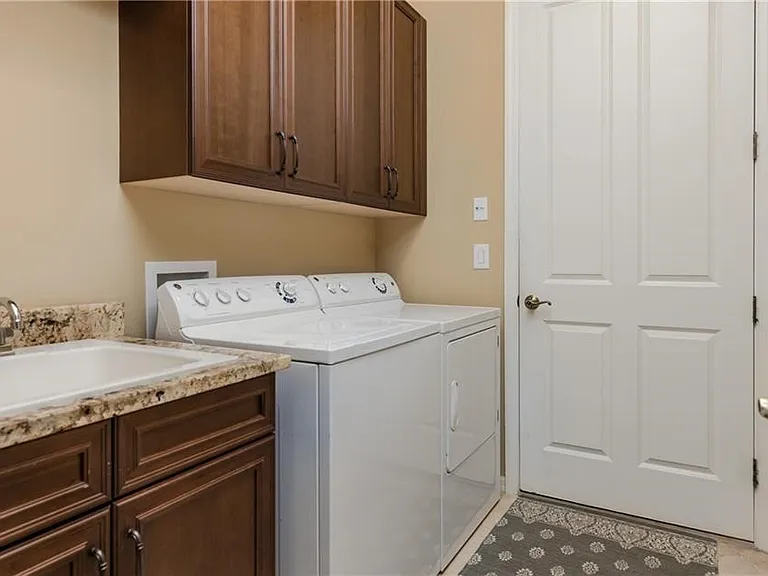 8309 Adelio Ln — Photo 16