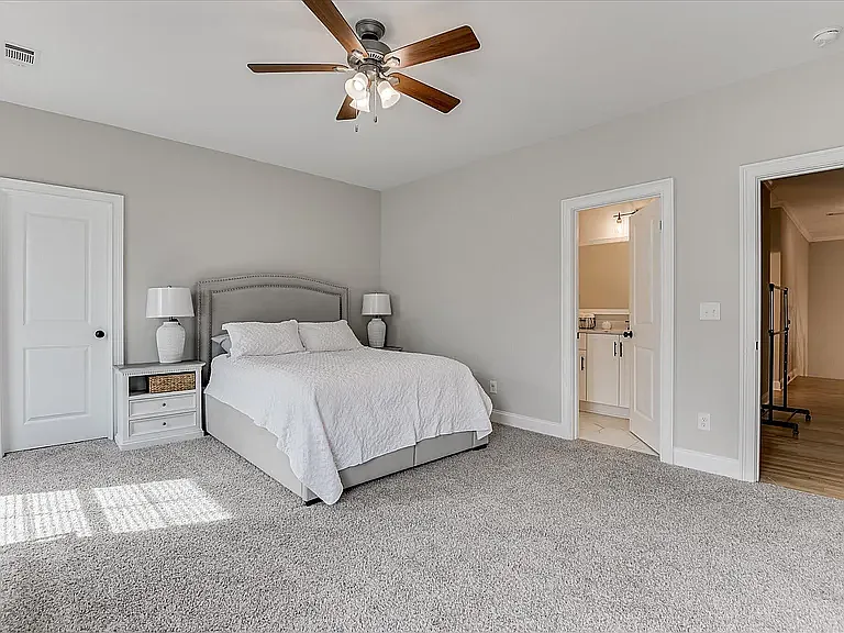 566 River Oaks Ln — Photo 17