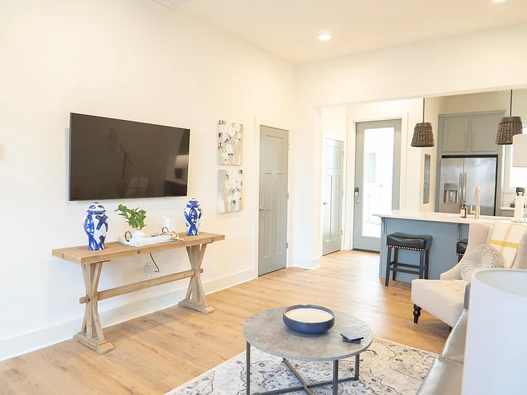 356 S Hill Ave — Photo 5