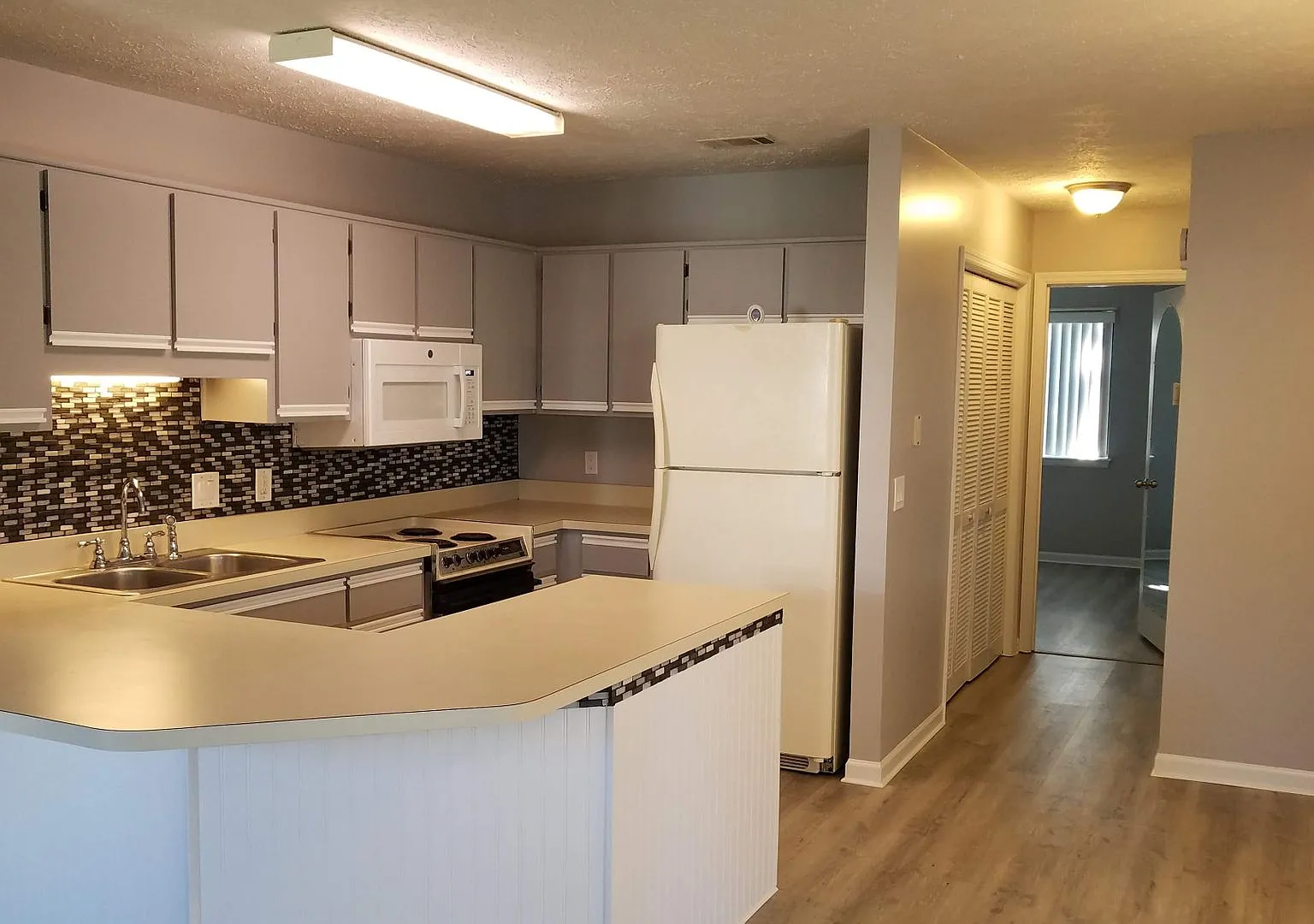 817 Premier Dr — Photo 4