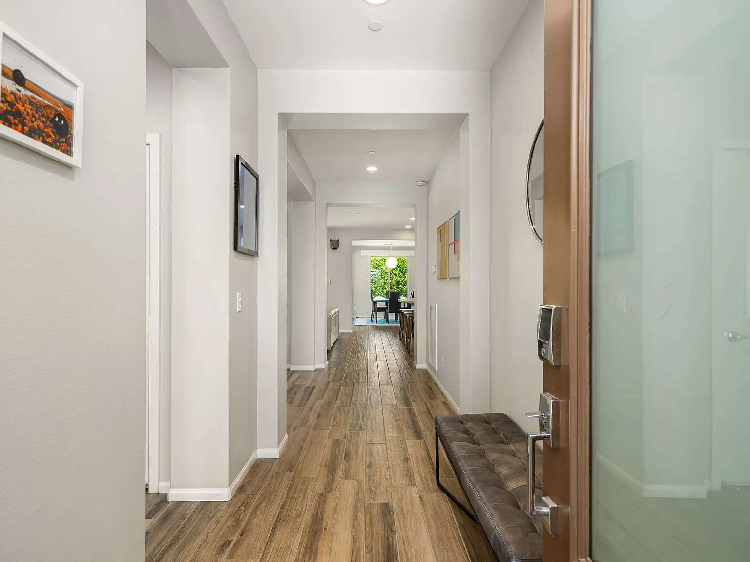 2 bed, 1920 sqft, $5,989 — Photo 2
