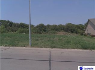 10202 Brentwood Dr, La Vista, NE 68128