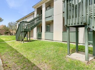 302 Saint Andrews St APT G-104, Rockport, TX 78382
