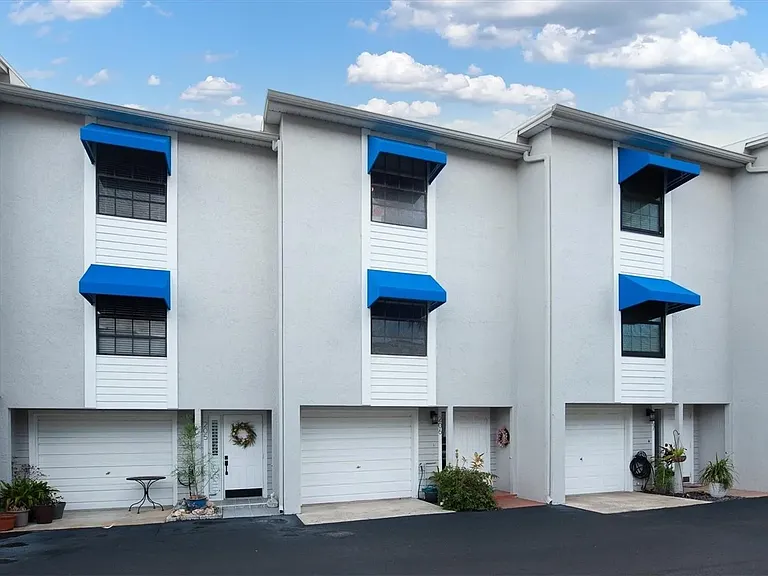Front of condo townhouse