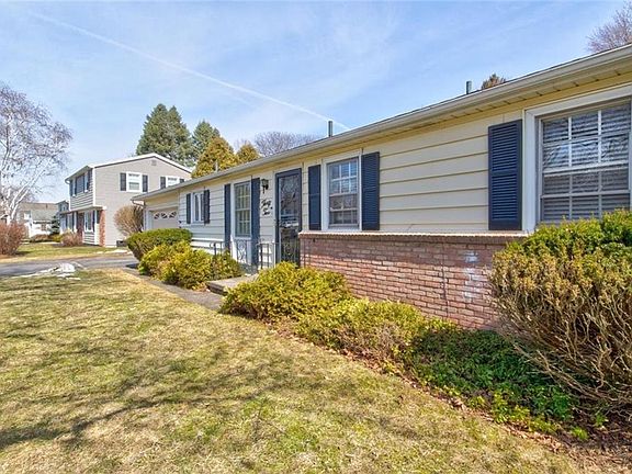3rd image of 32 Country Corner Ln