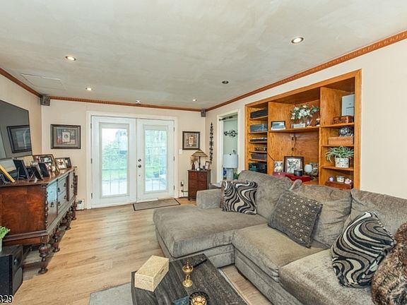2nd image of 10 Evers Ct