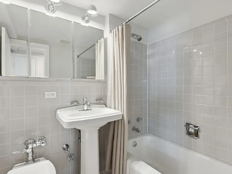 1400 Hinman Ave #G — Photo 8
