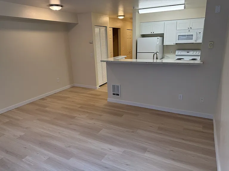 Lee Court Apartments — Photo 10