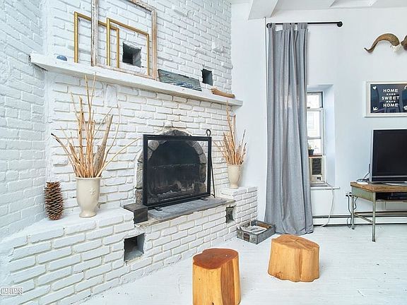 2nd image of 30 Tiffany Pl APT 3L