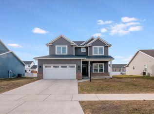 715 Rapp Dr, Mahomet, IL 61853