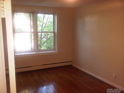 2nd image of 219 E 89th St