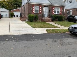 11833 204th St, Jamaica, NY 11412