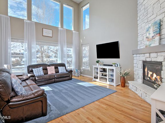 2nd image of 170 Greenhorn Ave
