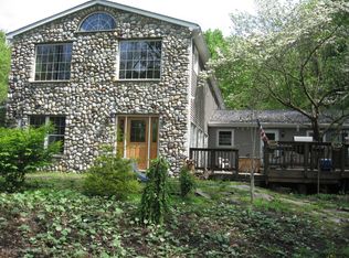 Neola Rd, Stroudsburg, PA 18360