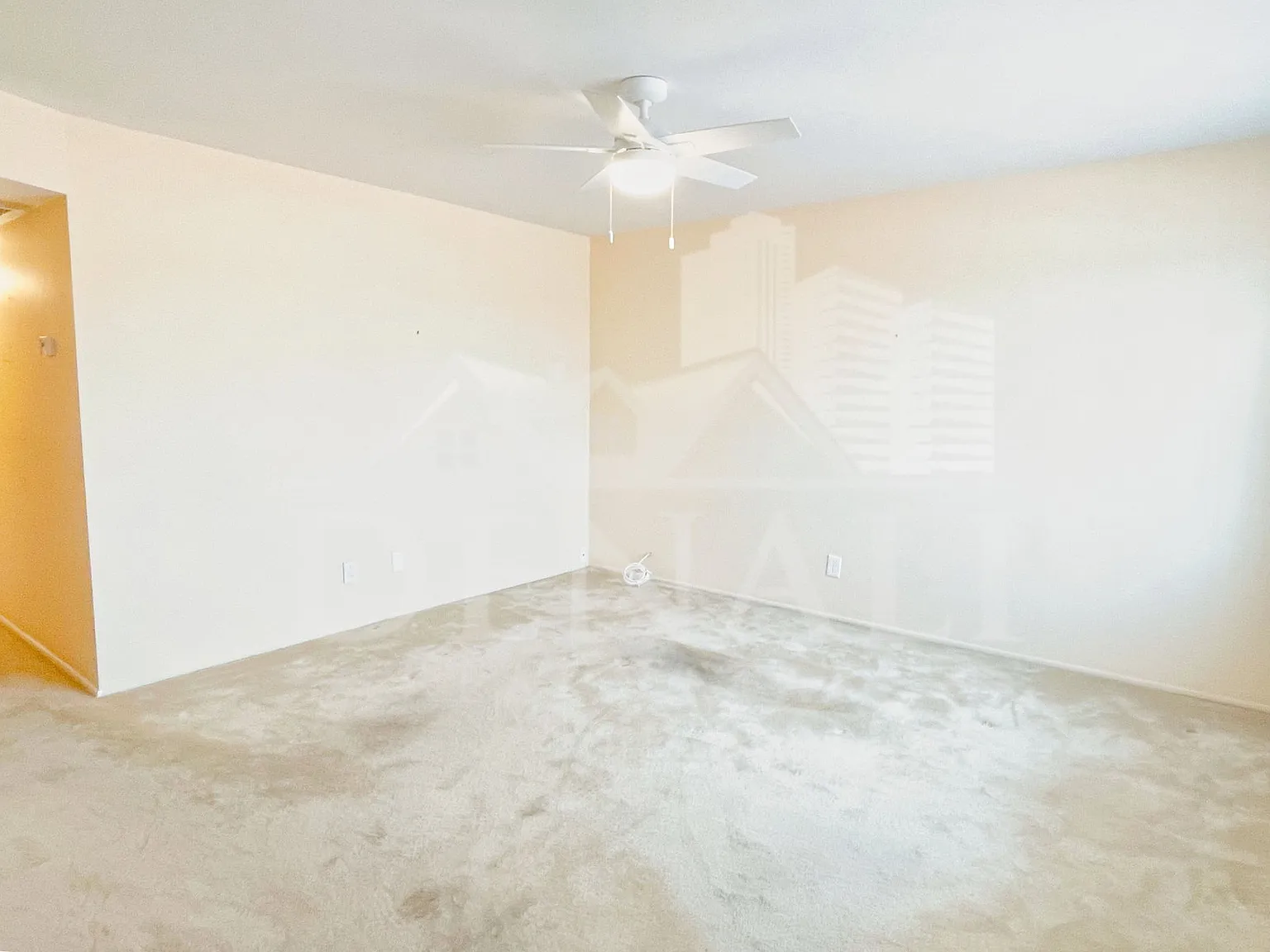 3 bed, 2.0 bath, 1110 sqft, $1,600 — Photo 2