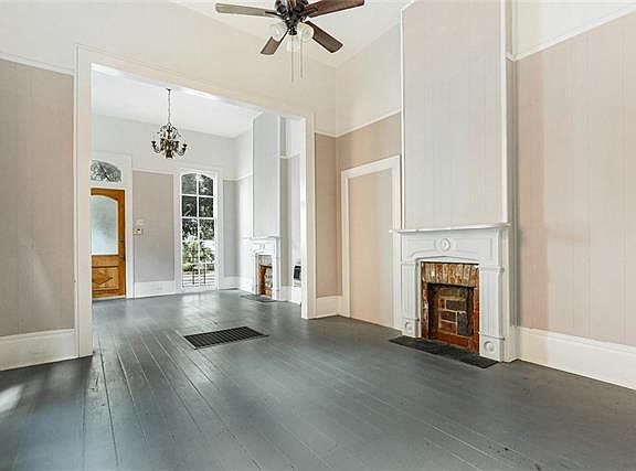 3rd image of 513 Mandeville St