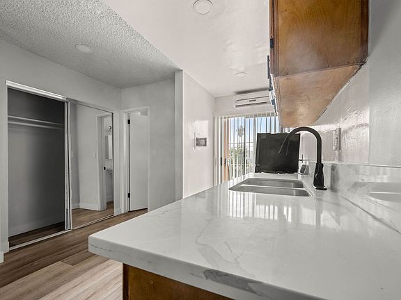 3rd image of 935 S Mariposa Ave #12