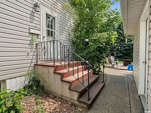 4th image of 105 Ash STREET
