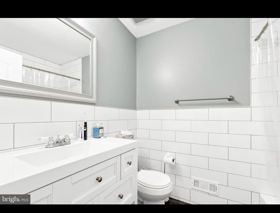 1st image of 1002 Buckingham Dr #21