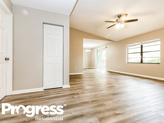 4th image of 3819 Briarbrook Pl