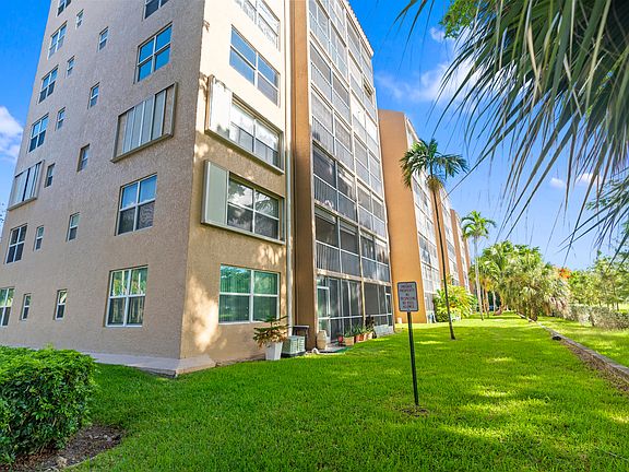 3rd image of 4570 NW 18th Avenue #308