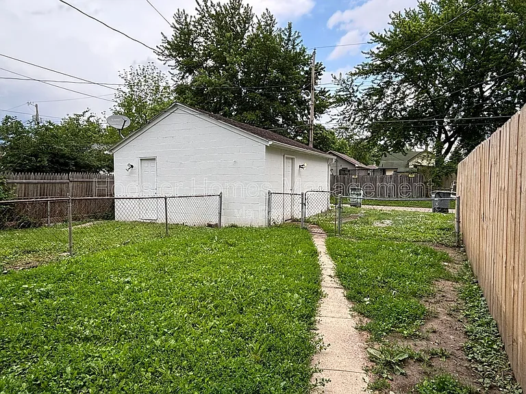 1509 N Chester Ave — Photo 23