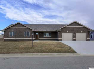 169 Mulberry Dr SE, Cascade, IA 52033