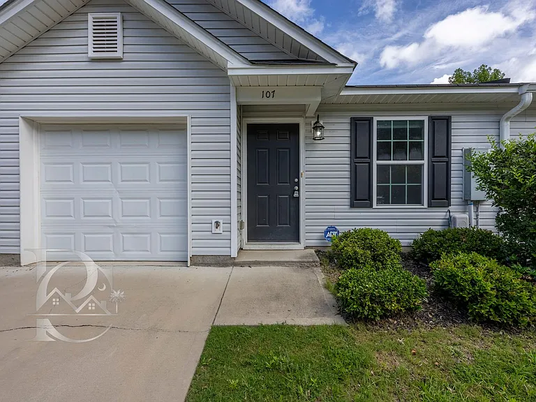 107 Nobility Dr — Photo 2