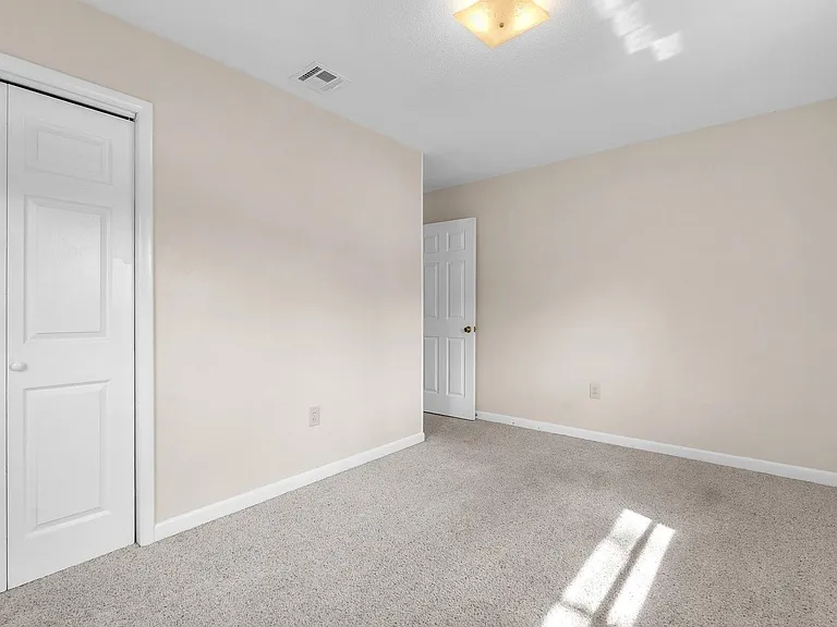 385 Lincoln Ave — Photo 22