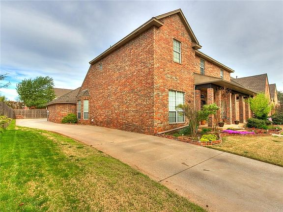 4th image of 18009 Barrington Dr