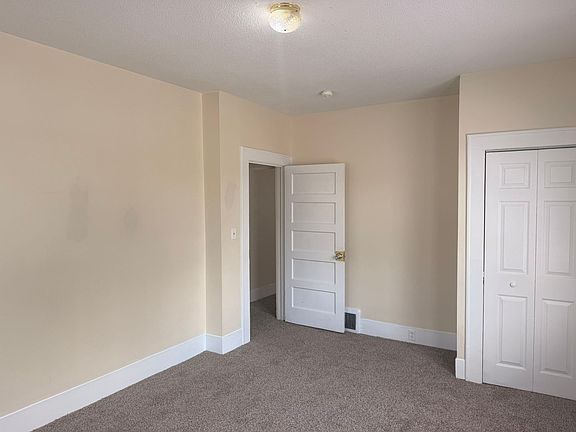 5th image of 4001 Devine St