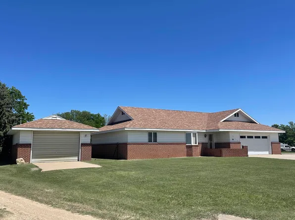 513 Barton St, Russell, KS 67665