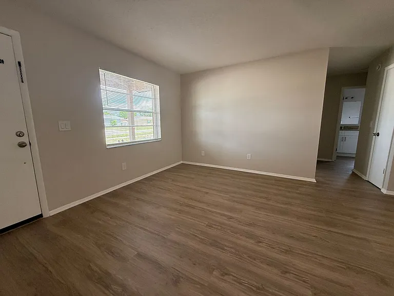 1383 Providence Blvd — Photo 3