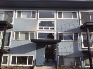 2718 40th St SW #4, Calgary, AB T3E3J4