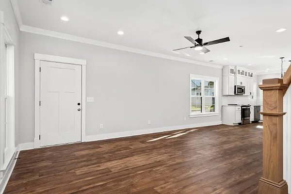 377 Beechcroft Rd — Photo 2