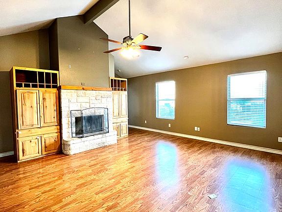 3rd image of 423 Alvin Dr