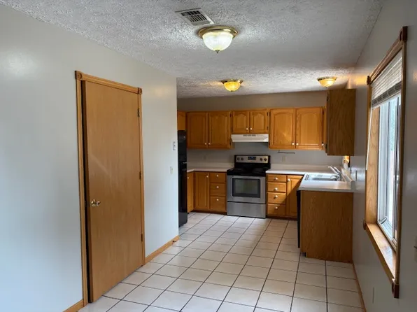 303 E Crawford St APT C, Salina, KS 67401