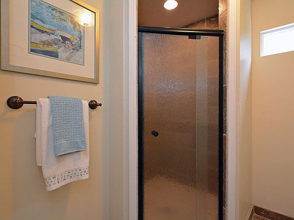 4th image of 220 Beach Dr