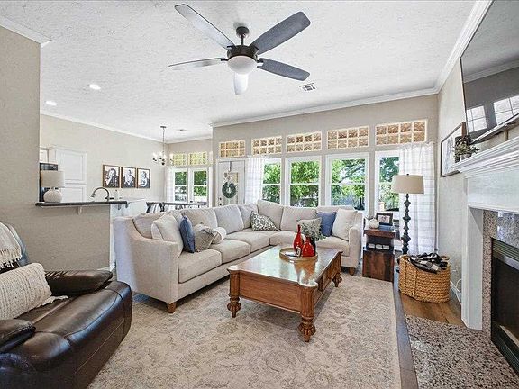 4th image of 923 Stoneridge Dr