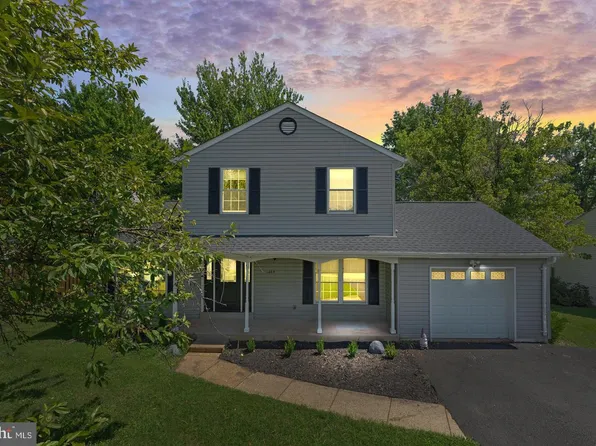 1465 Kingstream Dr, Herndon, VA 20170
