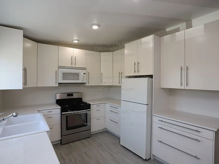 636 E Birch St #E — Photo 18