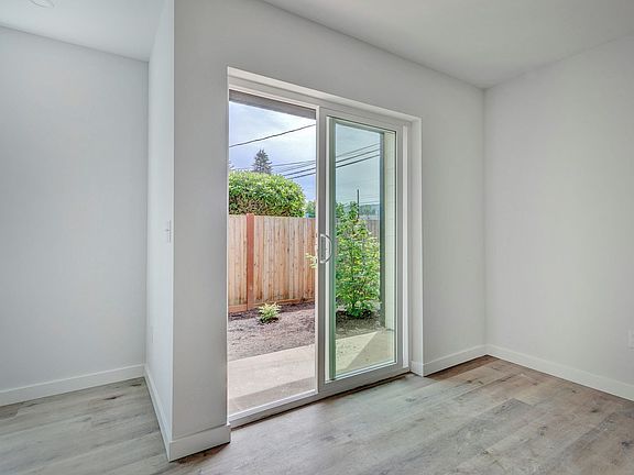 4th image of 101 Countryman Dr #102