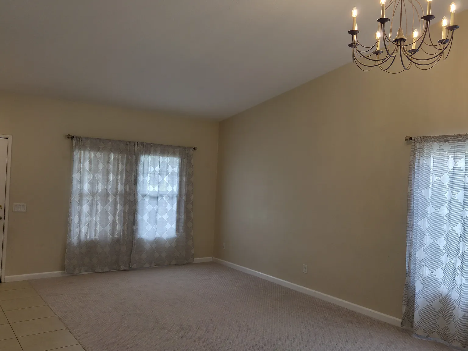 3 bed, 1591 sqft, $3,650 — Photo 2