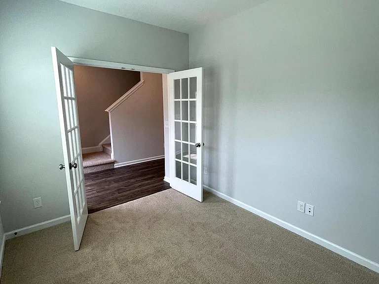 1036 Commack Dr — Photo 30